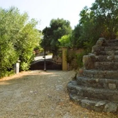 La Pinede Penchee 5km Du Bord De * Ollioules